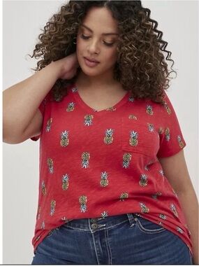 Torrid Classic Fit Pineapple Short Sleeve Pocket Tee 5X Women’s Red 17205837
